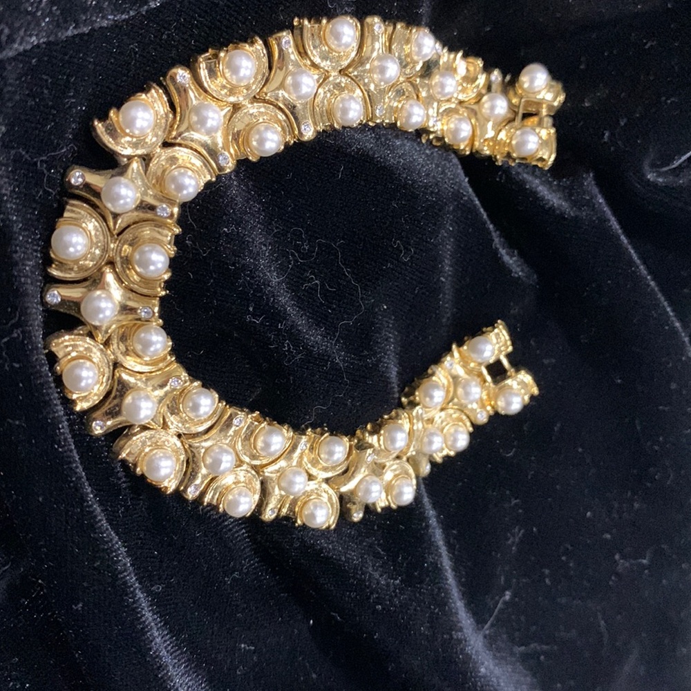 Butler gold tone pearl and rhinestone bracelet. One pearl missing.